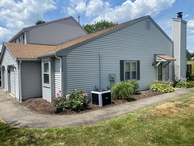 Building Photo - 31 Hickory Ln