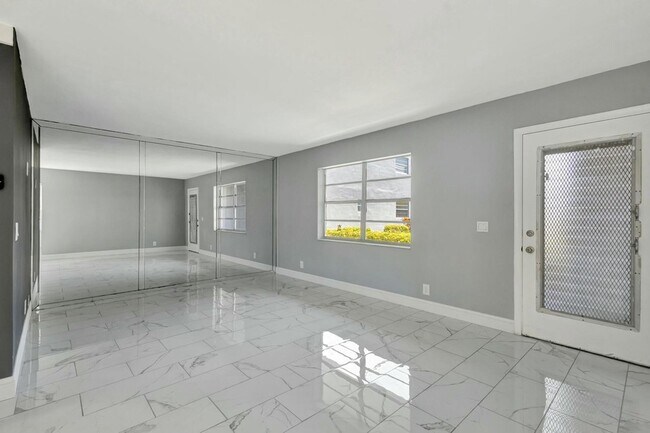 Building Photo - 152 Burgandy Way