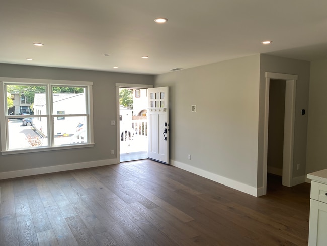 Front entry - 14 Tamalpais Ave