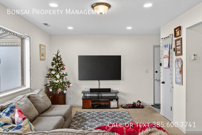 Foto del edificio - 894 N 160 W