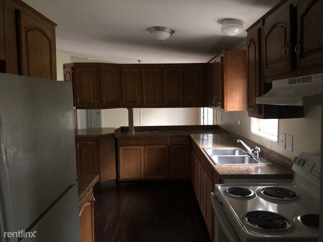 Foto del edificio - 3 br, 2 bath House - 16426 Twin Oaks Dr.