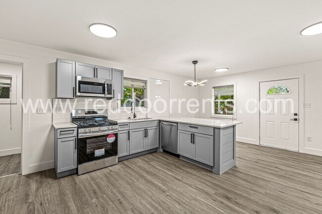 Building Photo - Stylish 3-Bed, 2-Bath Home Minutes from Downtown Indy!