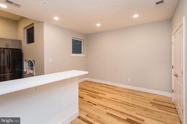 Building Photo - 1142 Frankford Ave