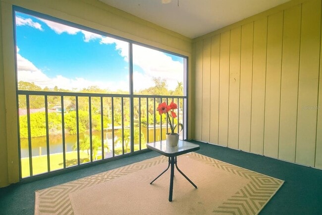 Building Photo - 2124 N Tamiami Trl