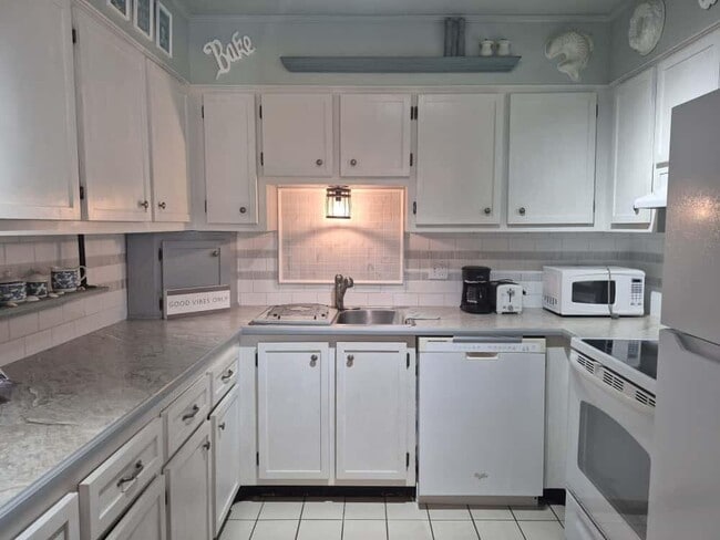 Building Photo - 5800 Fernley Dr W