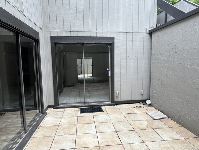 Foto del edificio - 3350 Altamont Rd