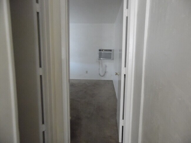 Building Photo - Cozy ground floor 1 bedroom