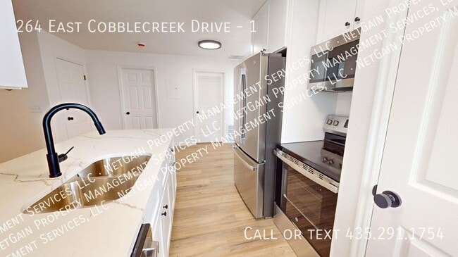 Building Photo - Newly Remodeled 3 Bedroom townhome