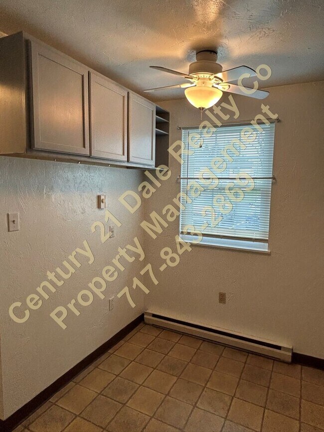 Building Photo - 2 BR, 1.5 Bath in West York School District