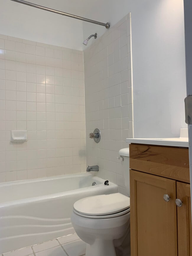 Building Photo - Coastal Park Townehomes