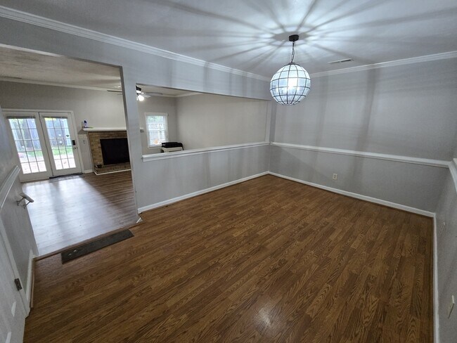 Building Photo - 166 Majestic Cir
