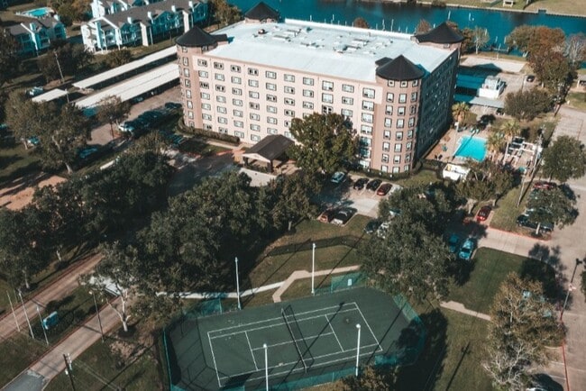 Building Photo - Clear Lake Place