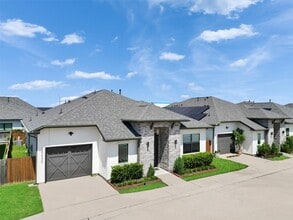 Building Photo - 10330 Grove Row Ave