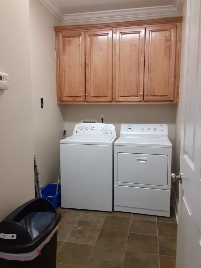 Foto del edificio - 3 BD/3.5 BR Fully Furnished