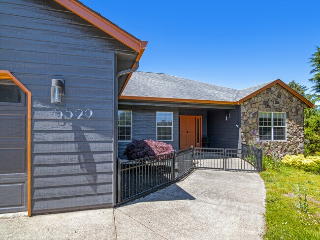 Building Photo - 5529 NE Voyage Ave