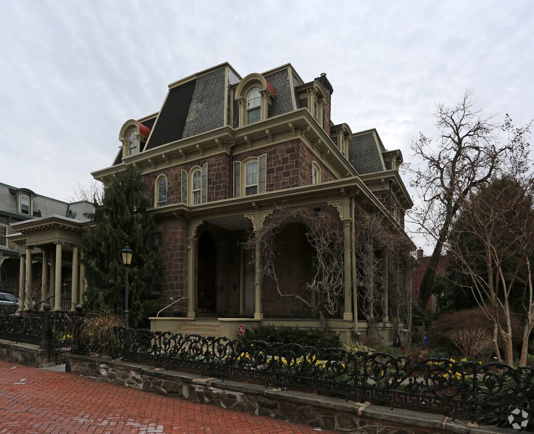 Primary Photo - 231 S 42nd St