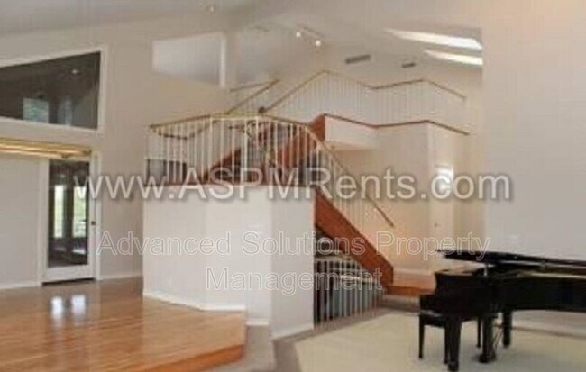 Building Photo - 2344 Lakeline Dr