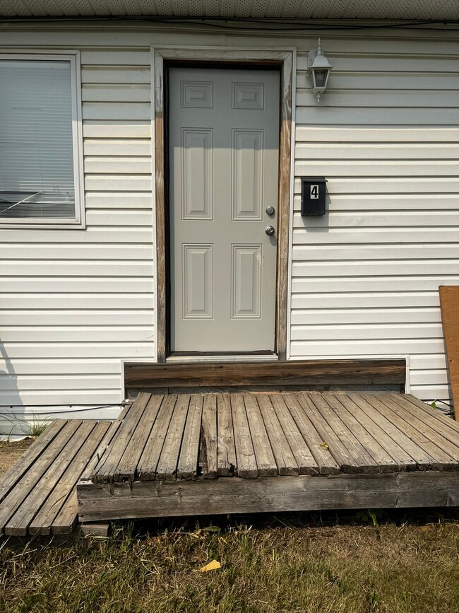 Building Photo - 7903-7995 95 Ave