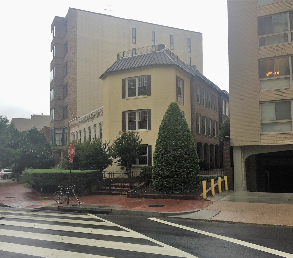 Foto principal - 900 24th St NW