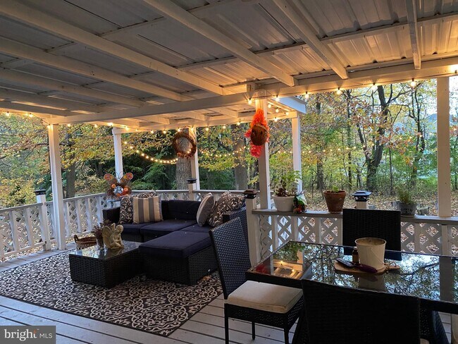 Building Photo - 905 Woodview Dr