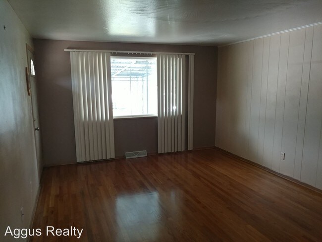 Building Photo - 3 br, 1.5 bath House - 990 Upham Street