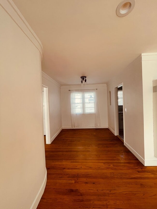 Building Photo - New Hampshire Rentals