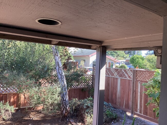 Private front yard - 681 37th Ave