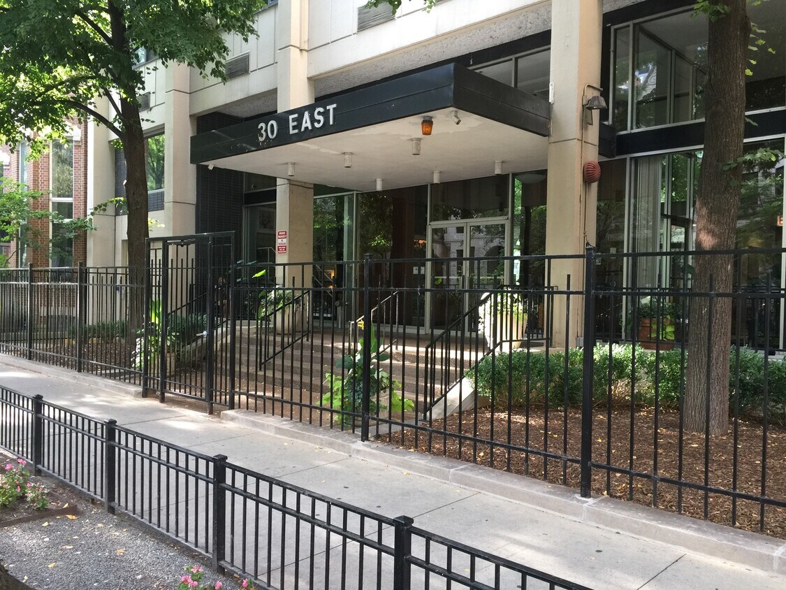 Primary Photo - 30 E Division St