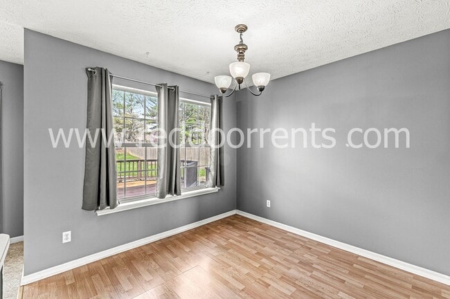 Foto del edificio - Charming 3-Bedroom Ranch with Scenic Backy...