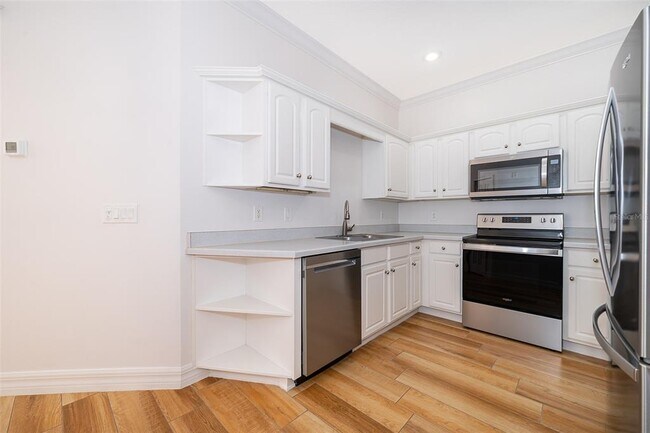 Building Photo - 687 Minnesota Ave