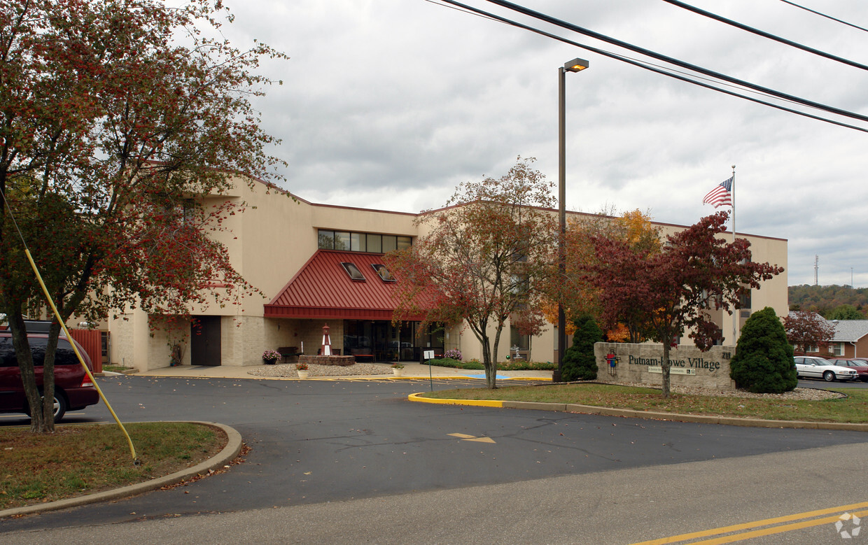 Primary Photo - Putnam Howe Village