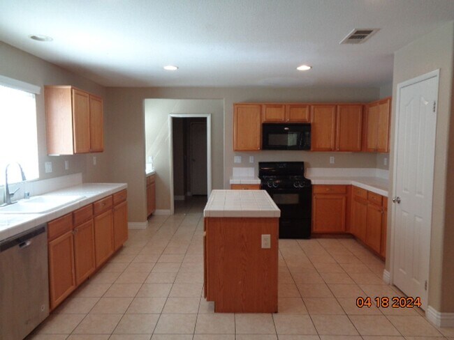 Foto del edificio - Large West Lancaster 2 Story Built in 2004 with 3638 sq. ft.