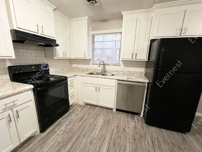 Building Photo - 7809 Bradley Dr