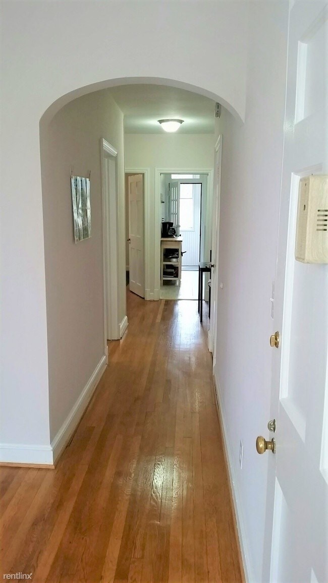 Building Photo - 2 br, 1 bath Apartment - 4030 Calvert St NW