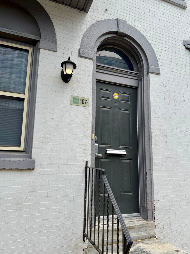 Building Photo - 107 S 41st St