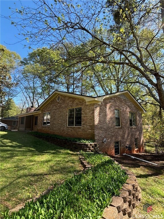 Building Photo - 125 Hunt Rd