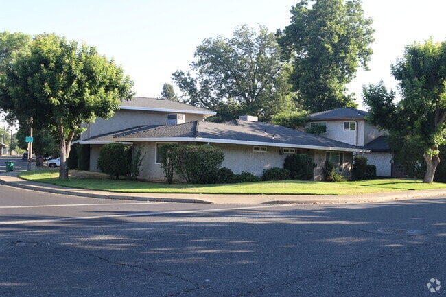 Building Photo - 2210 Ceanothus Ave