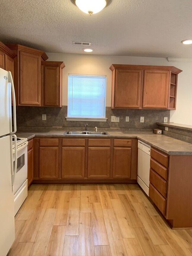 Building Photo - 177 Clusters Cir