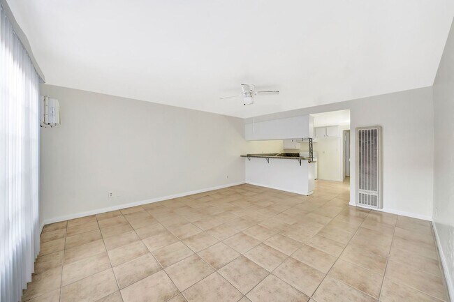 Foto del edificio - 14902 Gilmore St