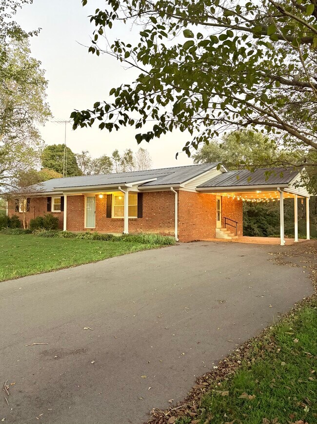 Foto del edificio - 660 Plano Richpond Rd