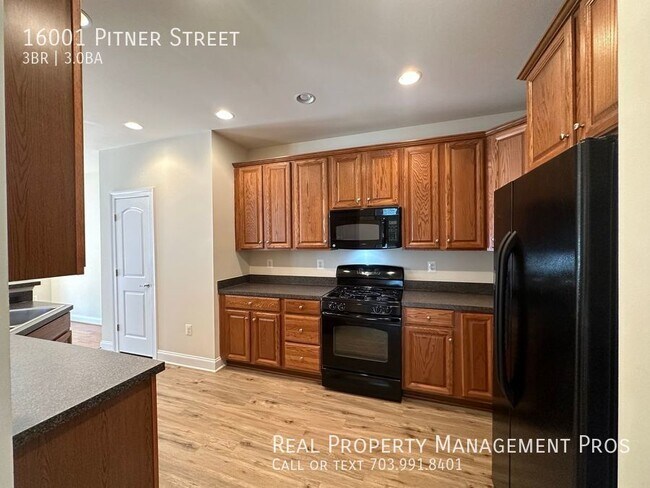 Building Photo - Qualify for a zero deposit? End unit backi...