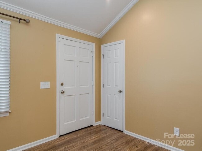Building Photo - 325 Clearbrook Rd