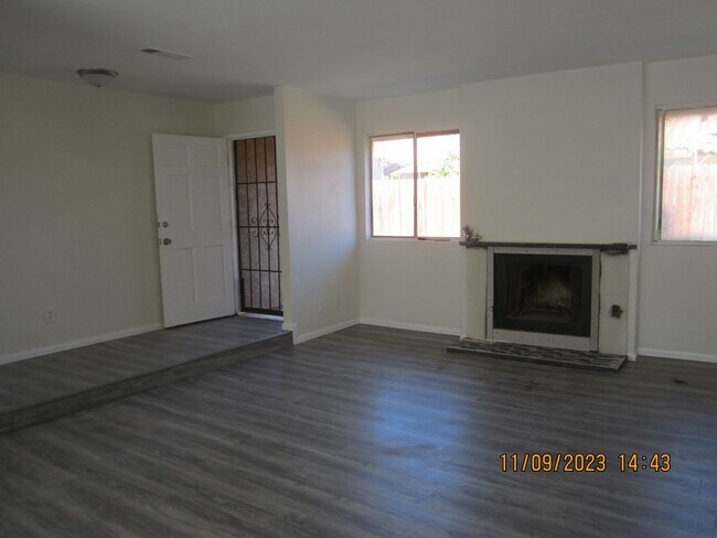 Foto del edificio - Completely Remodeled 3 Bedroom/2 Bath Near Galleria