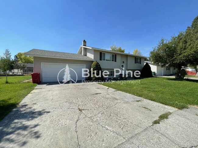 Foto del edificio - 465 Lyn Ave