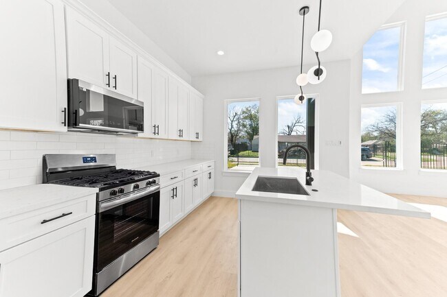 Foto del edificio - 5903 Doolittle Blvd