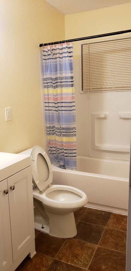 Foto del edificio - 3 BEDROOM 1 FULL BATH HOME & SINGLE CAR GARAGE