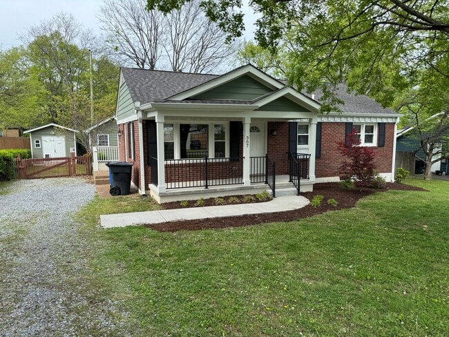 Building Photo - Fully Renovated 3 Bed, 2 Bath Home w/ Larg...