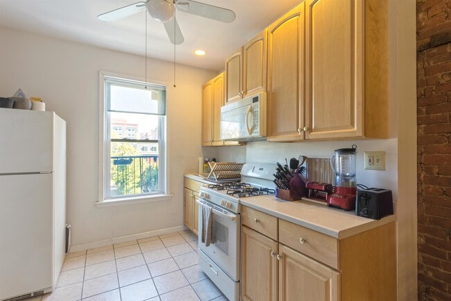 Building Photo - 294 Pavonia Ave