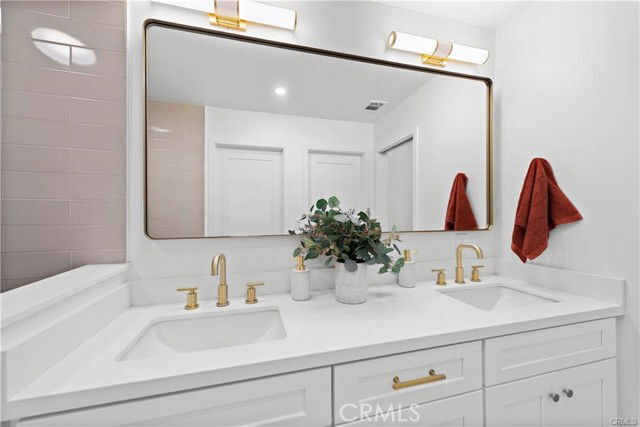 Foto del edificio - 23795 Avenida Columbia