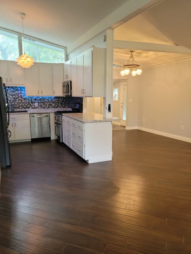 Building Photo - 117 Apple Cir